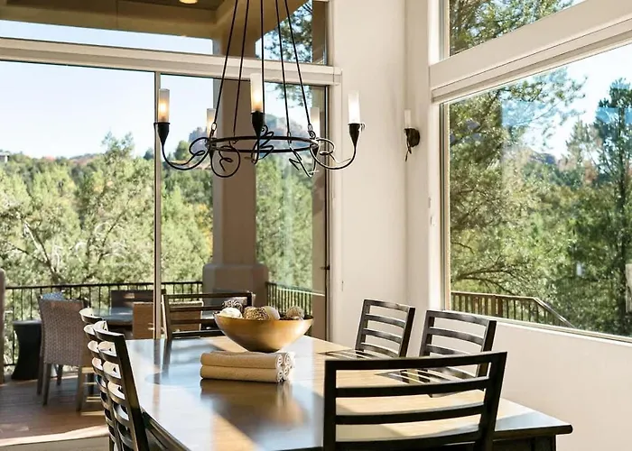 Luxe Design With Amazing Views - Creek Access