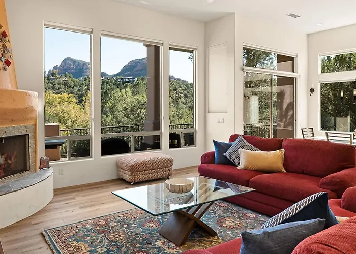 Luxe Design With Amazing Views - Creek Access *