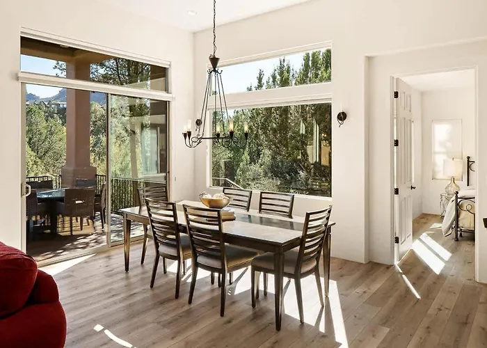 Luxe Design With Amazing Views - Creek Access