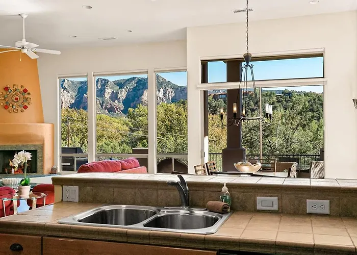 Luxe Design With Amazing Views - Creek Access *