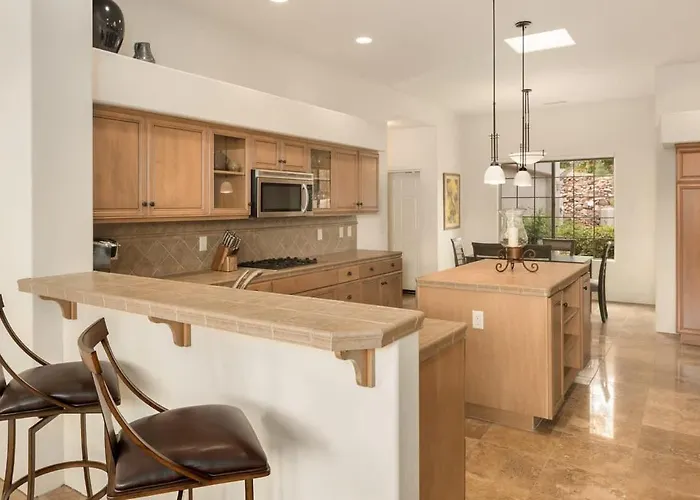 Luxe Design With Amazing Views - Creek Access