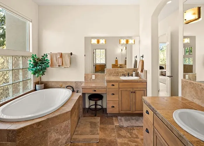 Hébergement de vacances Luxe Design With Amazing Views - Creek Access