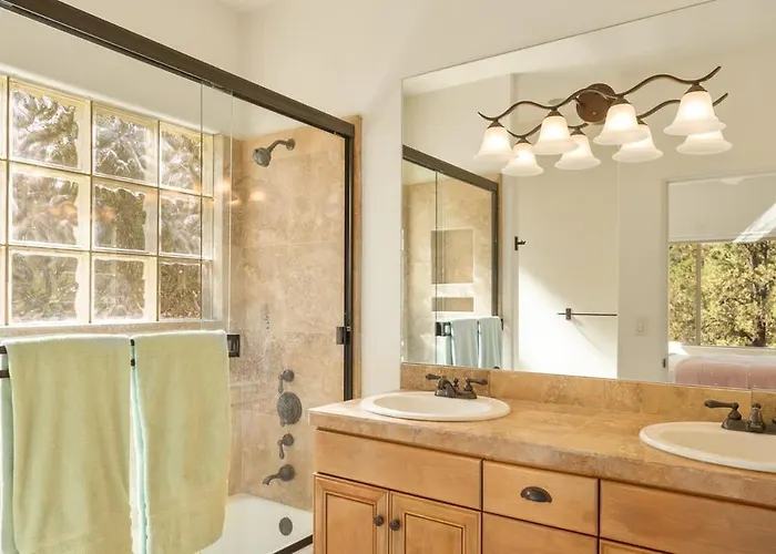 Hébergement de vacances Luxe Design With Amazing Views - Creek Access *