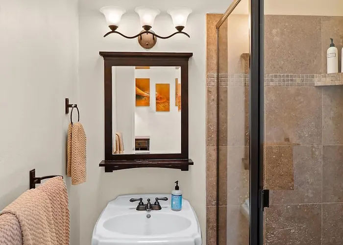 Hébergement de vacances Luxe Design With Amazing Views - Creek Access