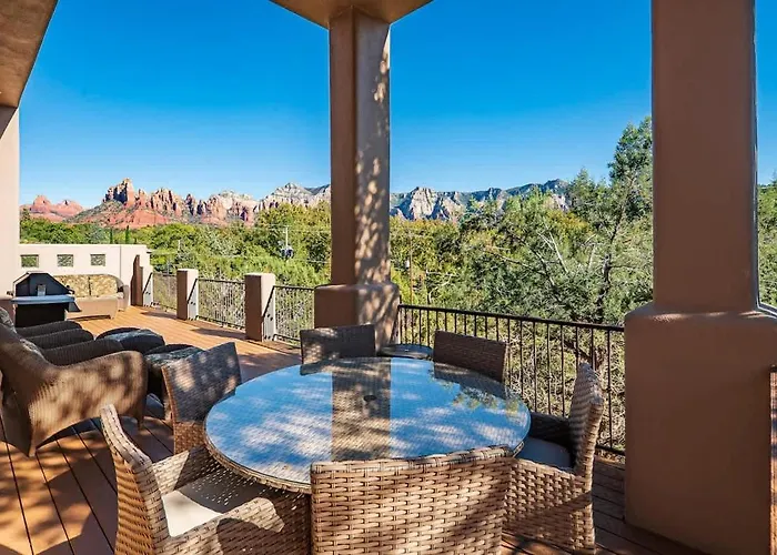 Luxe Design With Amazing Views - Creek Access