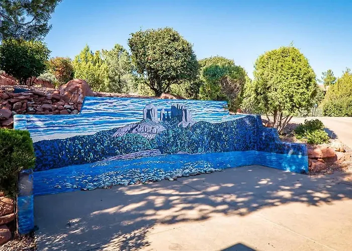 Luxe Design With Amazing Views - Creek Access